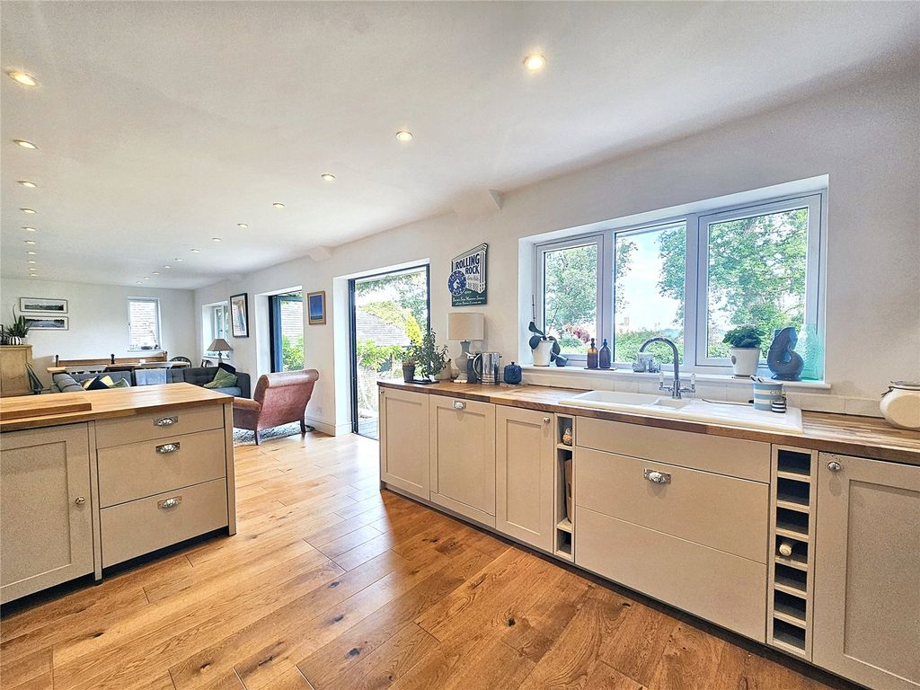 Property photo 2 of 23 Picture No. 34