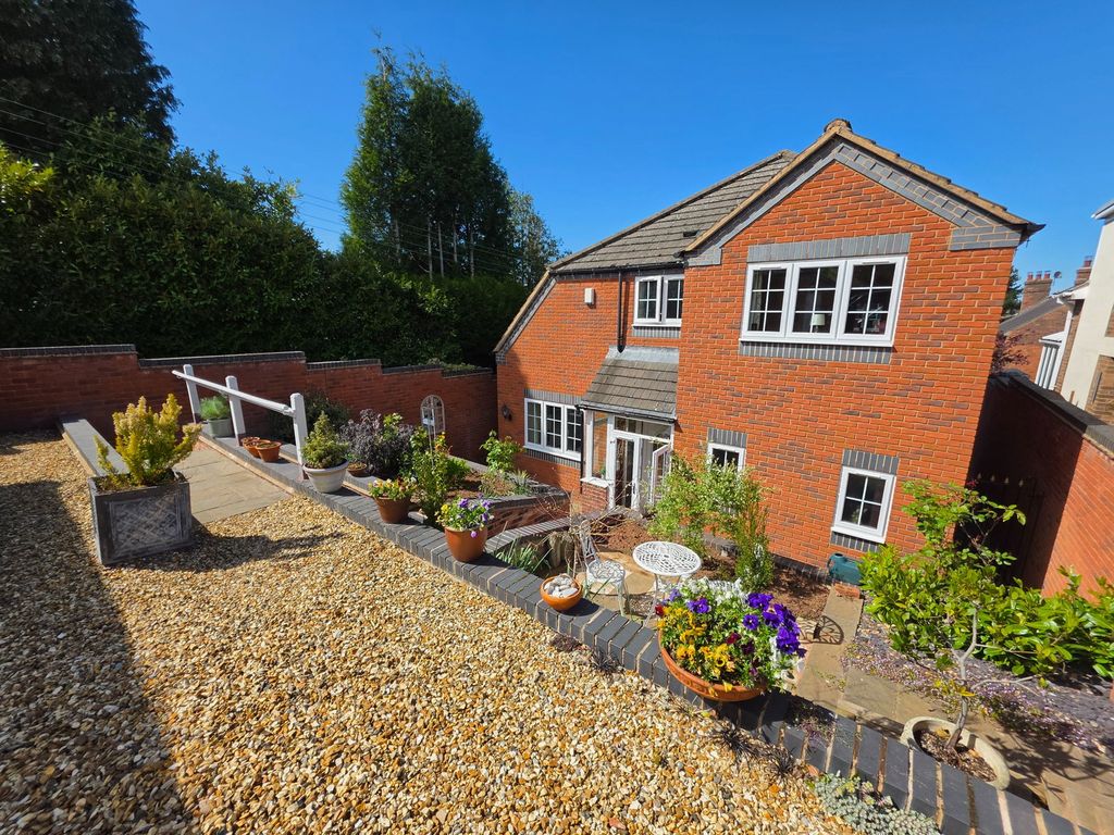 Property photo 2 of 31