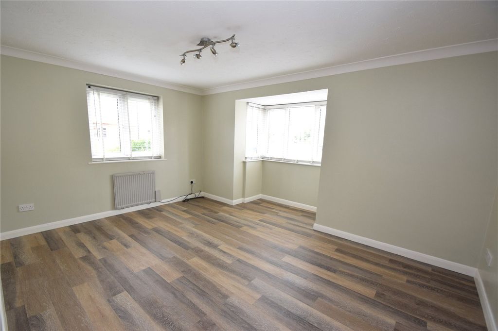 Property photo 2 of 8 Lounge