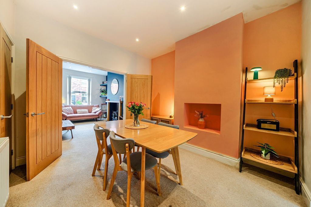 Property photo 2 of 33
