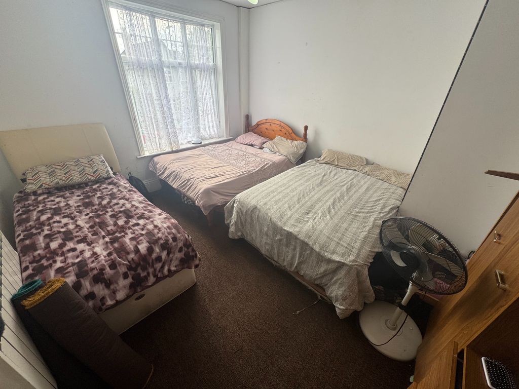 Property photo 2 of 5
