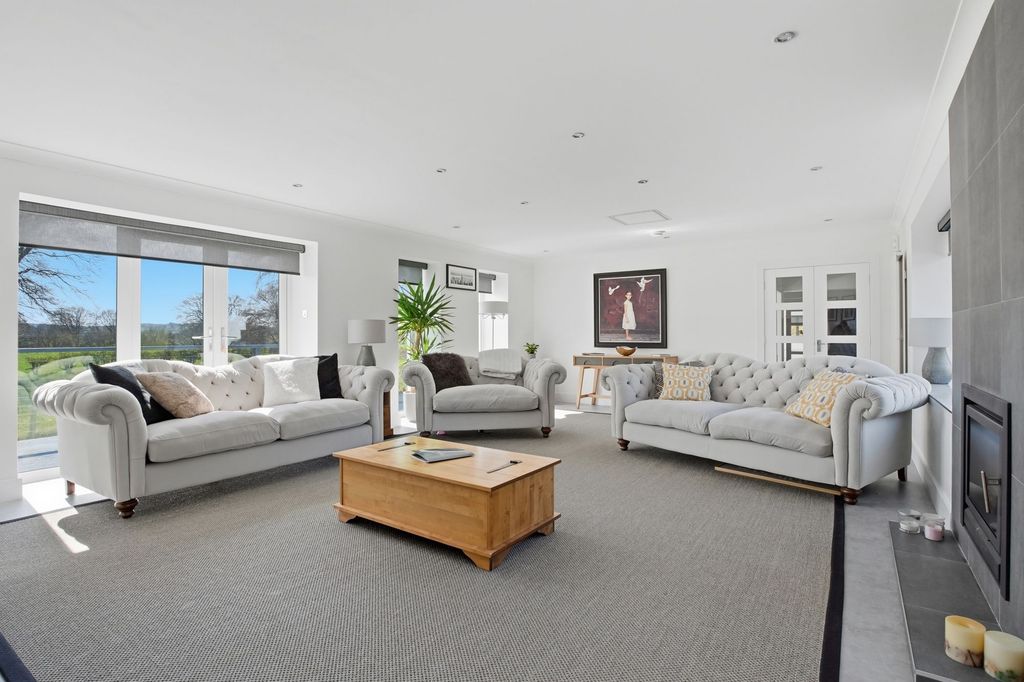 Property photo 3 of 26