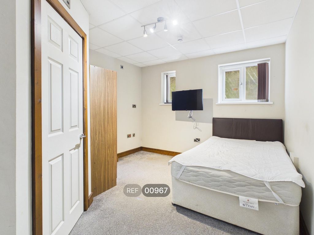 Property photo 3 of 18 Bedroom