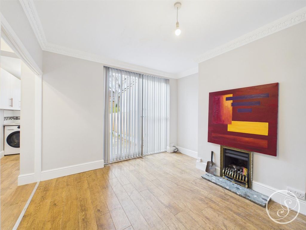 Property photo 3 of 11 Dining Room
