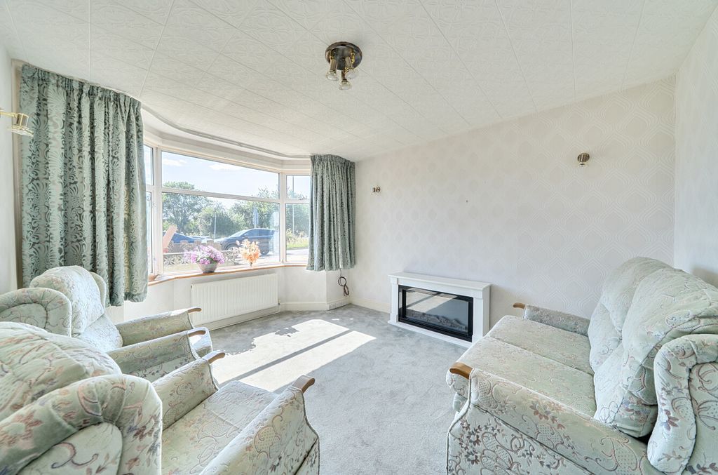 Property photo 3 of 14 Sitting Room
