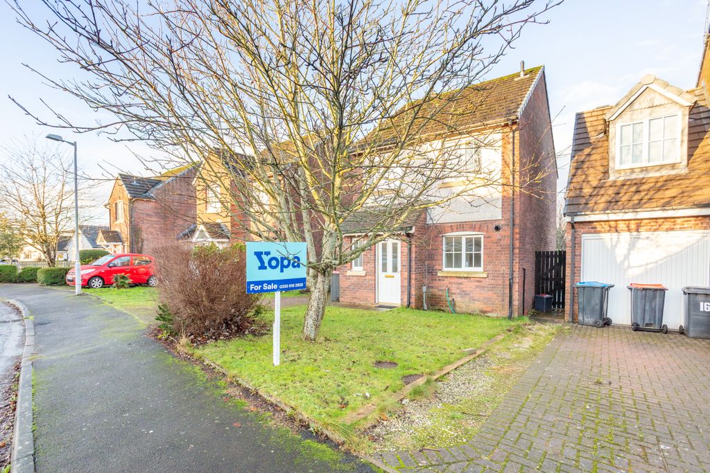 Property photo 1 of 27 18 Houliston Ave