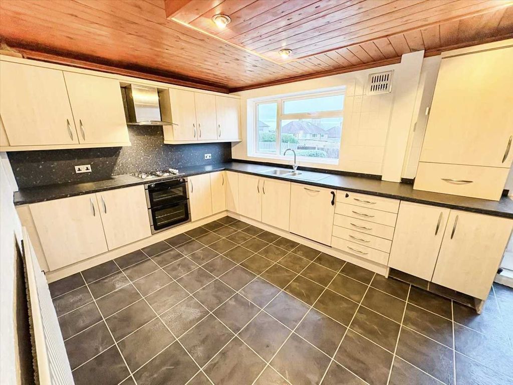 Property photo 2 of 26