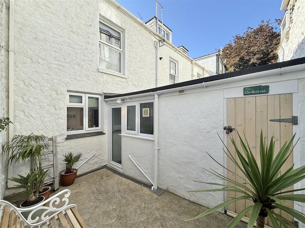 Property photo 3 of 18 Rear Courtyard.Jpeg