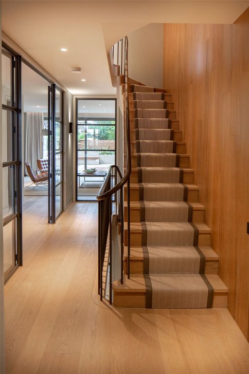 Property photo 3 of 18 House. Partnership