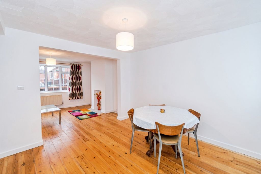 Property photo 3 of 18 Pbox-Img.Jpg