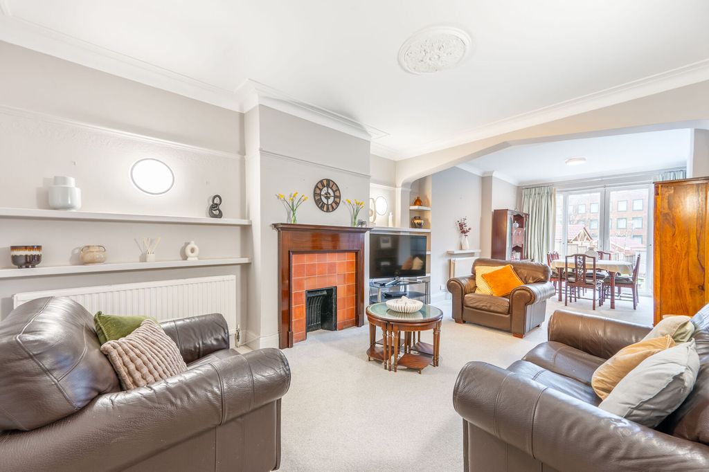 Property photo 1 of 23
