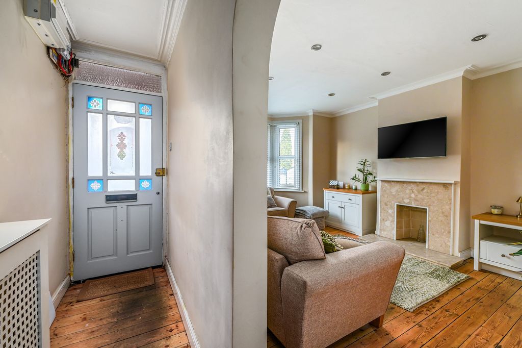 Property photo 2 of 9 5 New Rd (6)