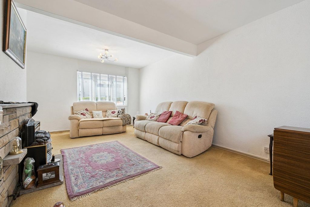 Property photo 2 of 14 10 Watson Close, Colliers Wood, Sw19 Reception 1.J