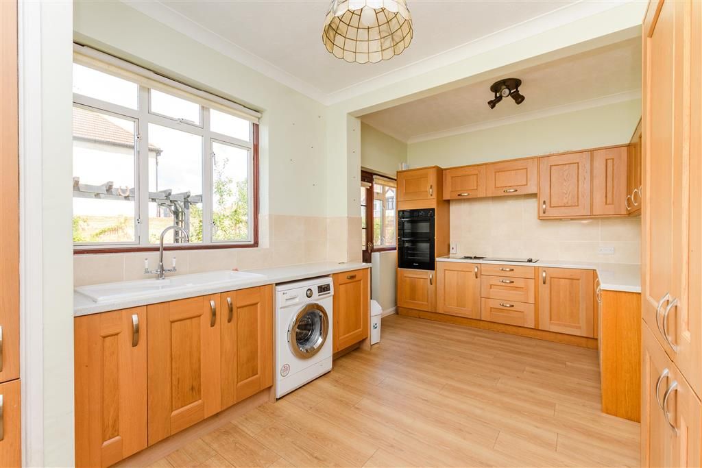 Property photo 1 of 11 Kitchen