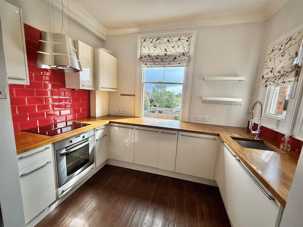 Property photo 2 of 18 Kitchen