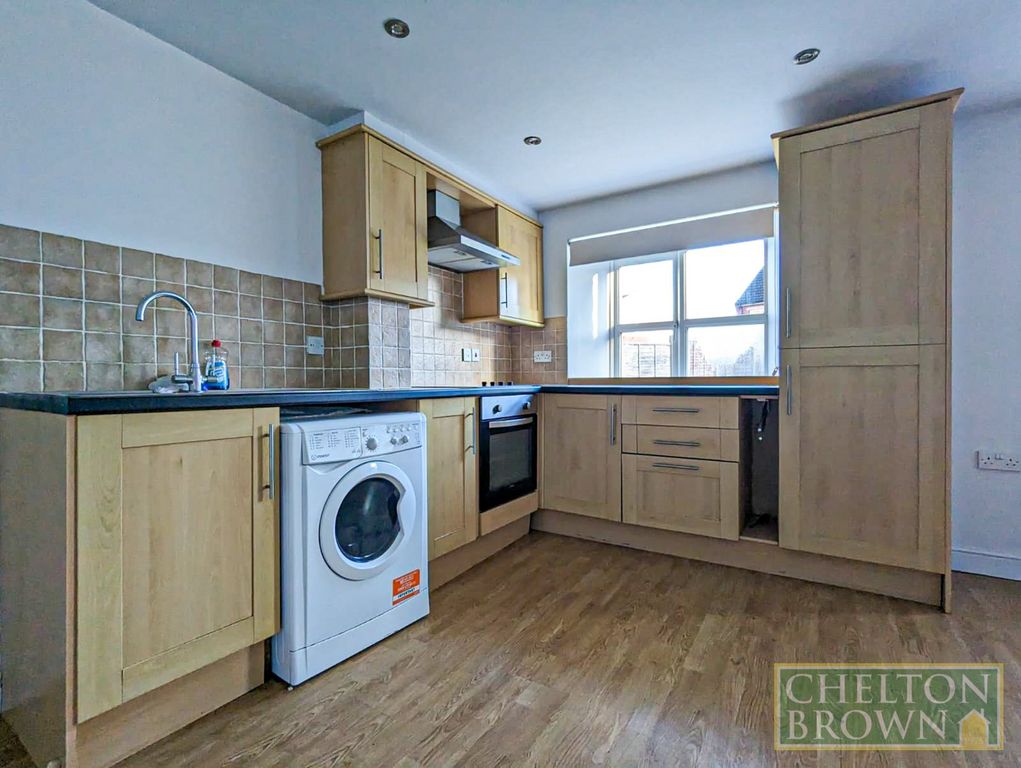 Property photo 2 of 10 Kitchen