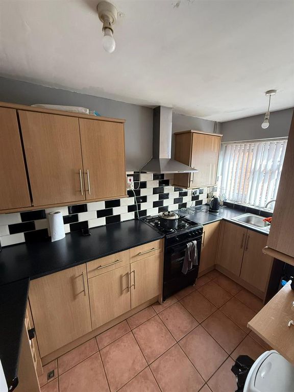 Property photo 3 of 12 Kitchen.Jpg