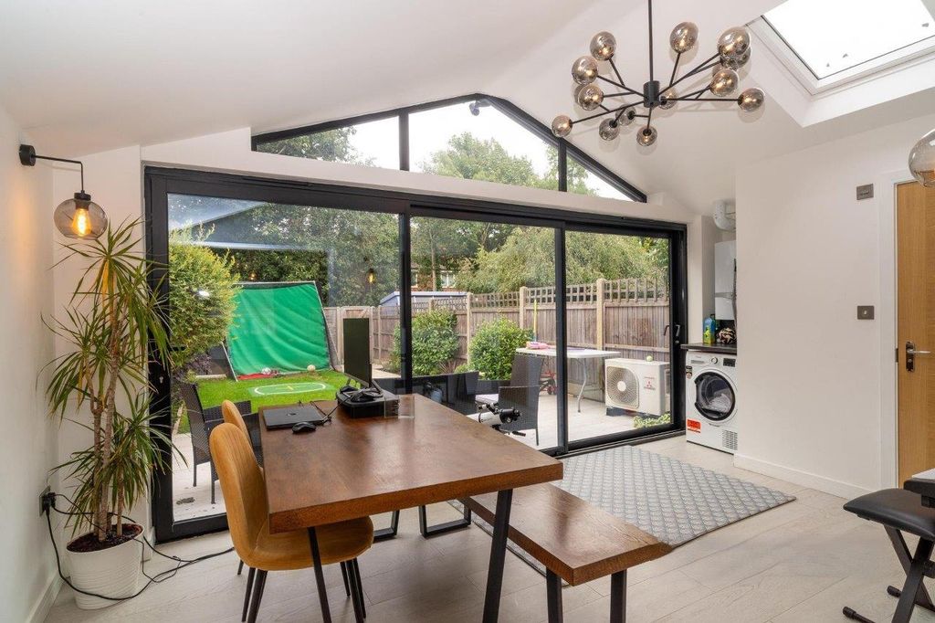 Property photo 2 of 8