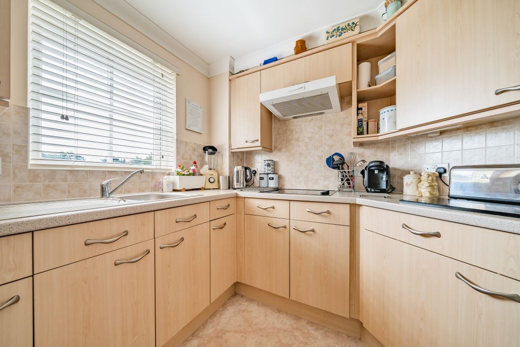 Property photo 3 of 19 Kitchen