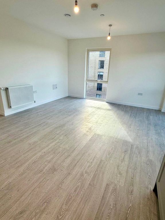 Property photo 3 of 15 Picture No. 02