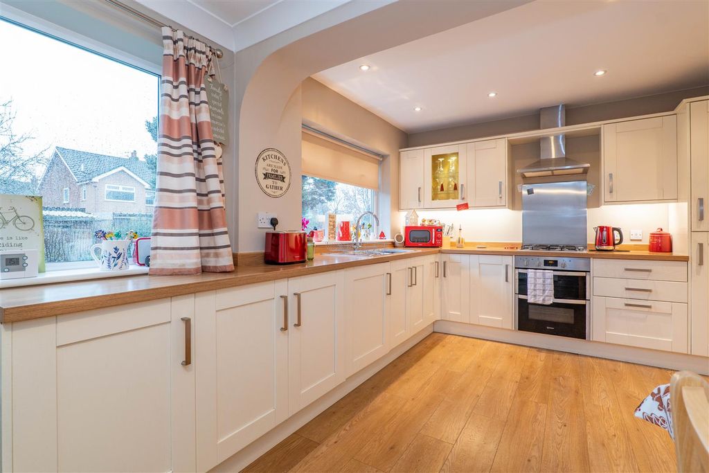 Property photo 3 of 24 Kitchen/Diner