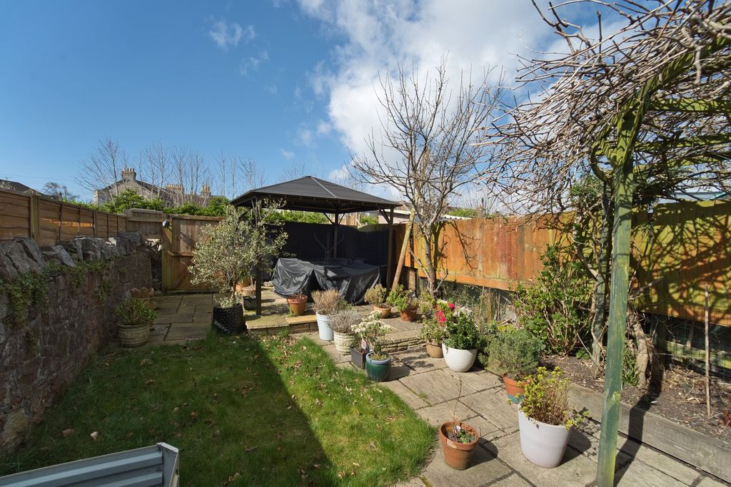 Property photo 2 of 21