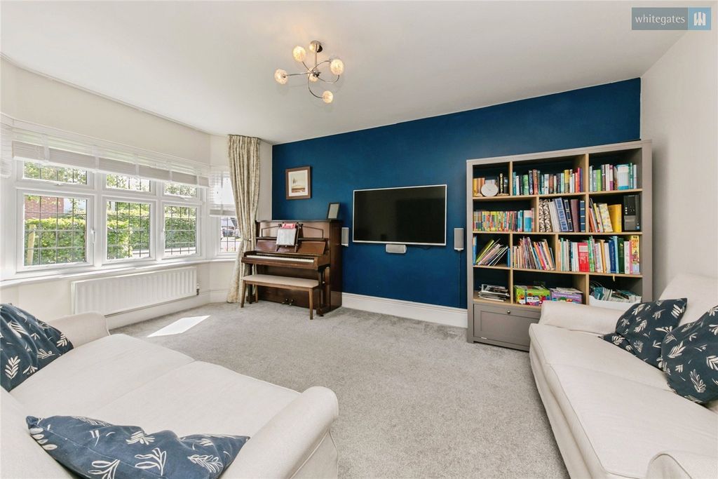 Property photo 3 of 24 Picture No. 01