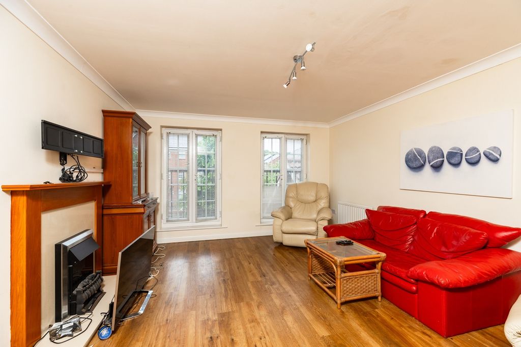 Property photo 3 of 24