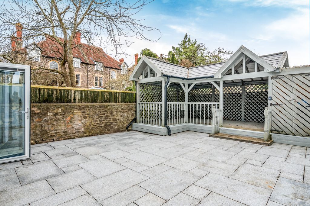 Property photo 2 of 16 Garden