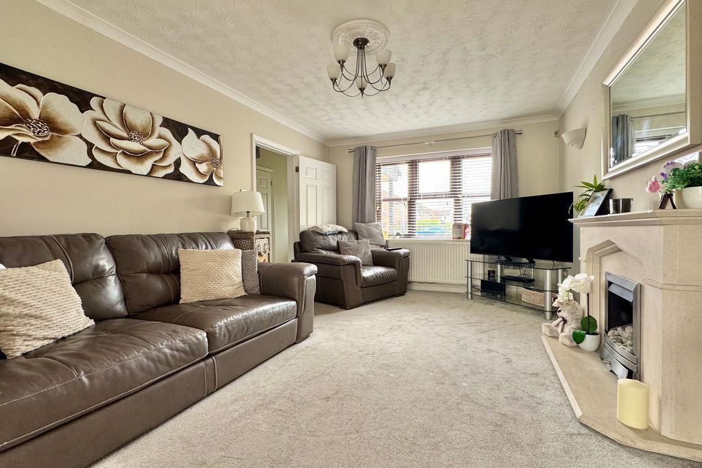 Property photo 2 of 14 Lounge