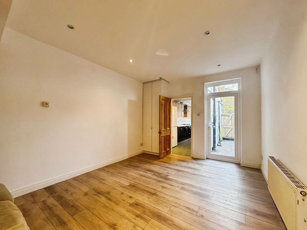 Property photo 3 of 12 Picture No. 09