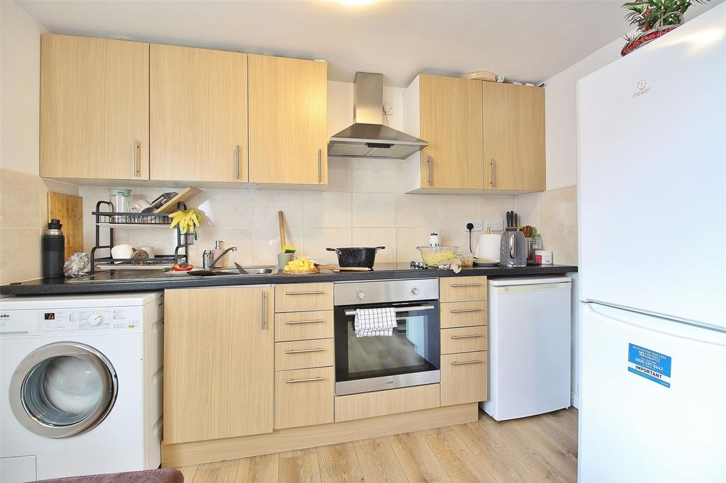 Property photo 2 of 6 Kitchen