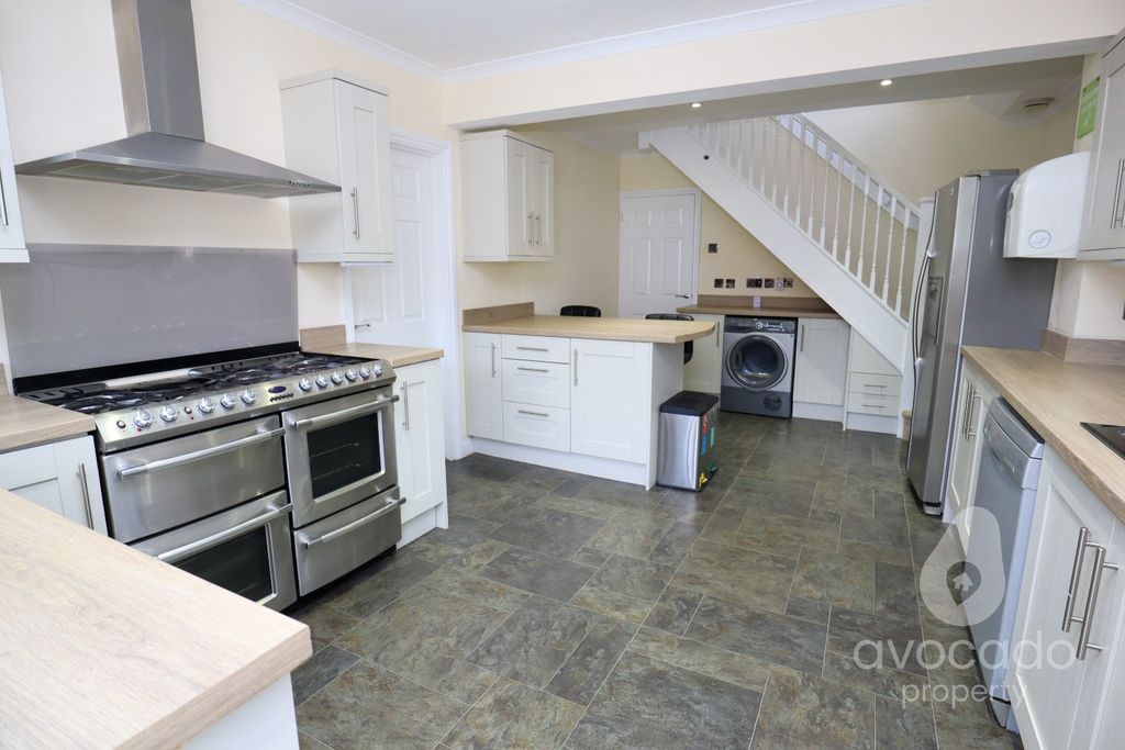 Property photo 2 of 16 5179384