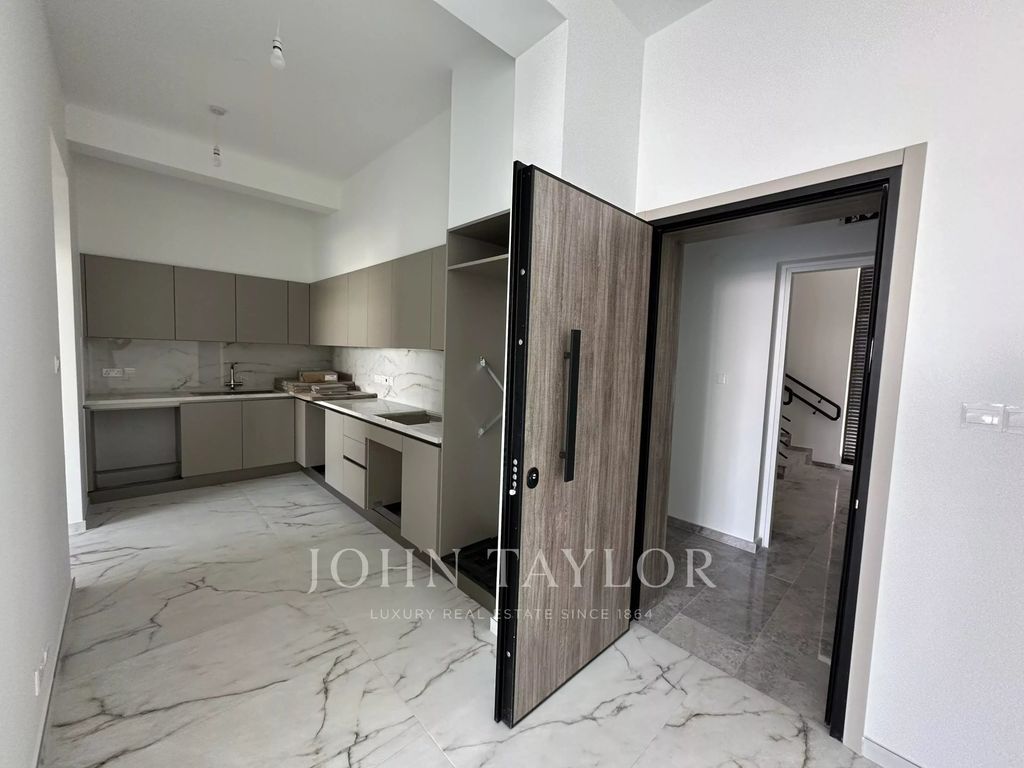 Property photo 2 of 26