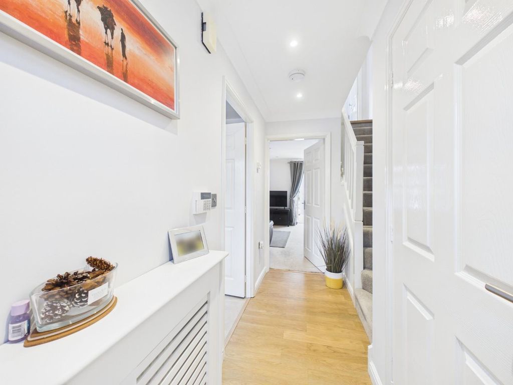 Property photo 2 of 20 Cam01268G0-Pr0458-Still005.Jpg