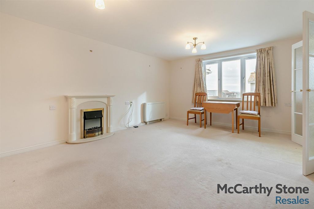 Property photo 2 of 16 Living Room