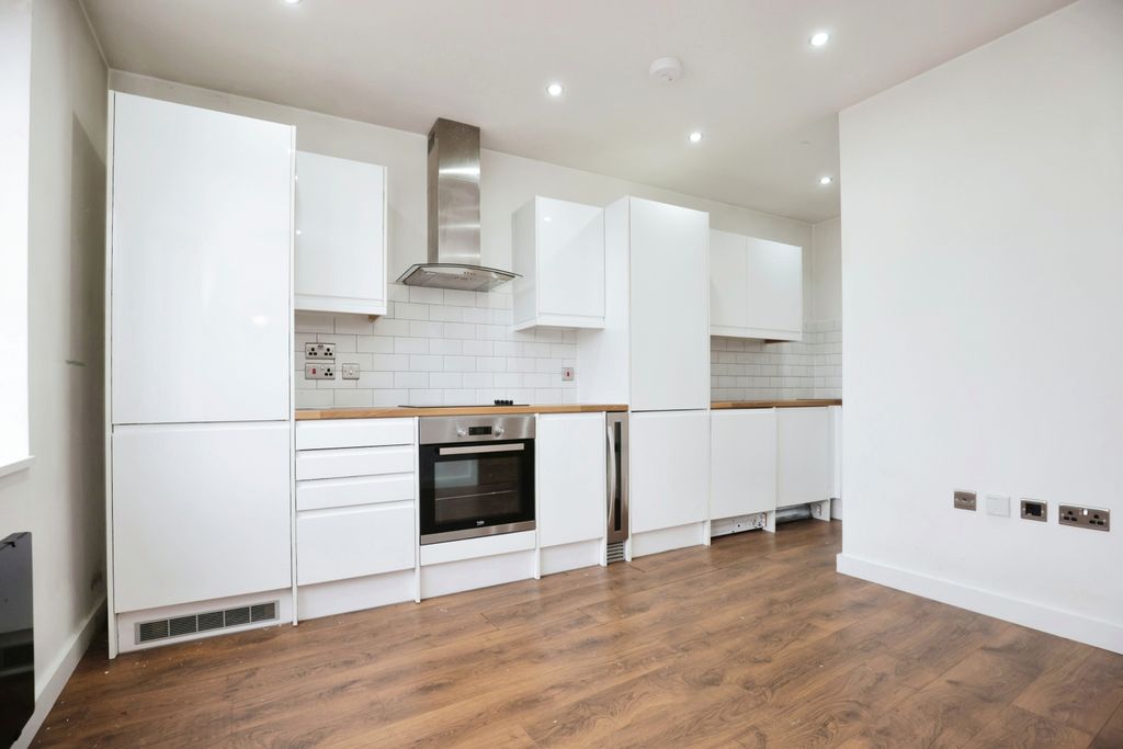 Property photo 1 of 9 Image