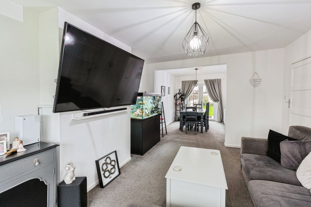 Property photo 2 of 20 Lounge