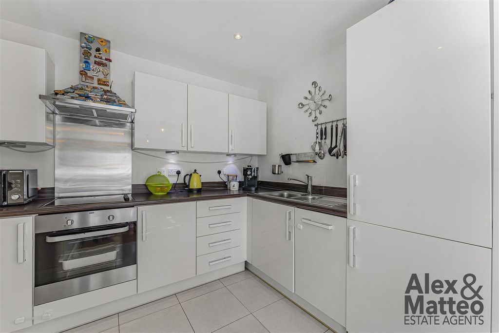 Property photo 2 of 21 Silwood Street