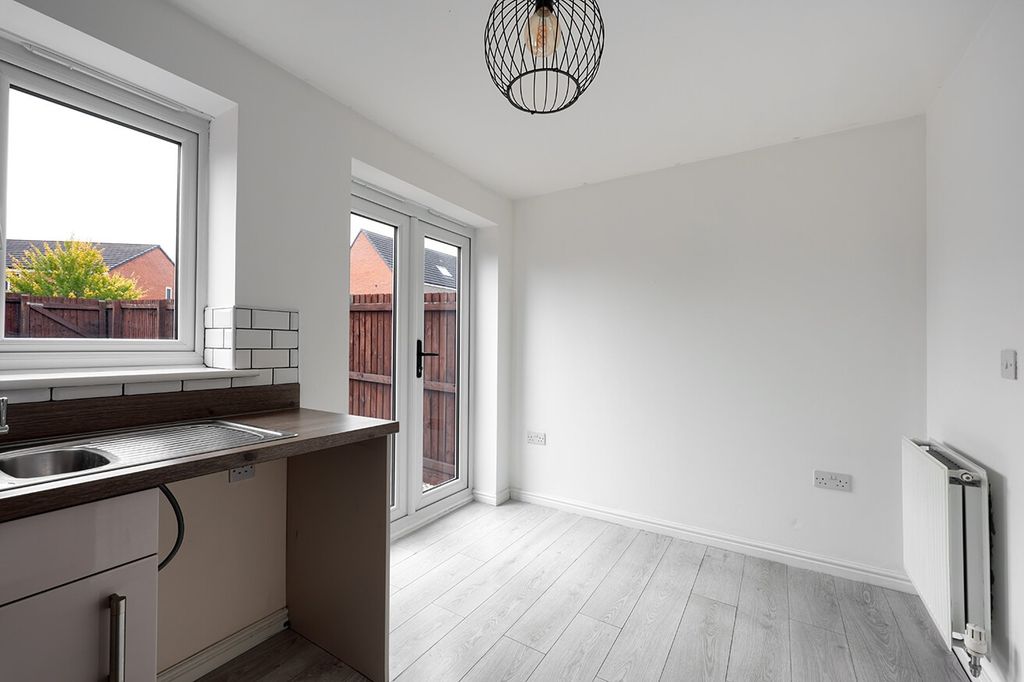 Property photo 3 of 14 4613102