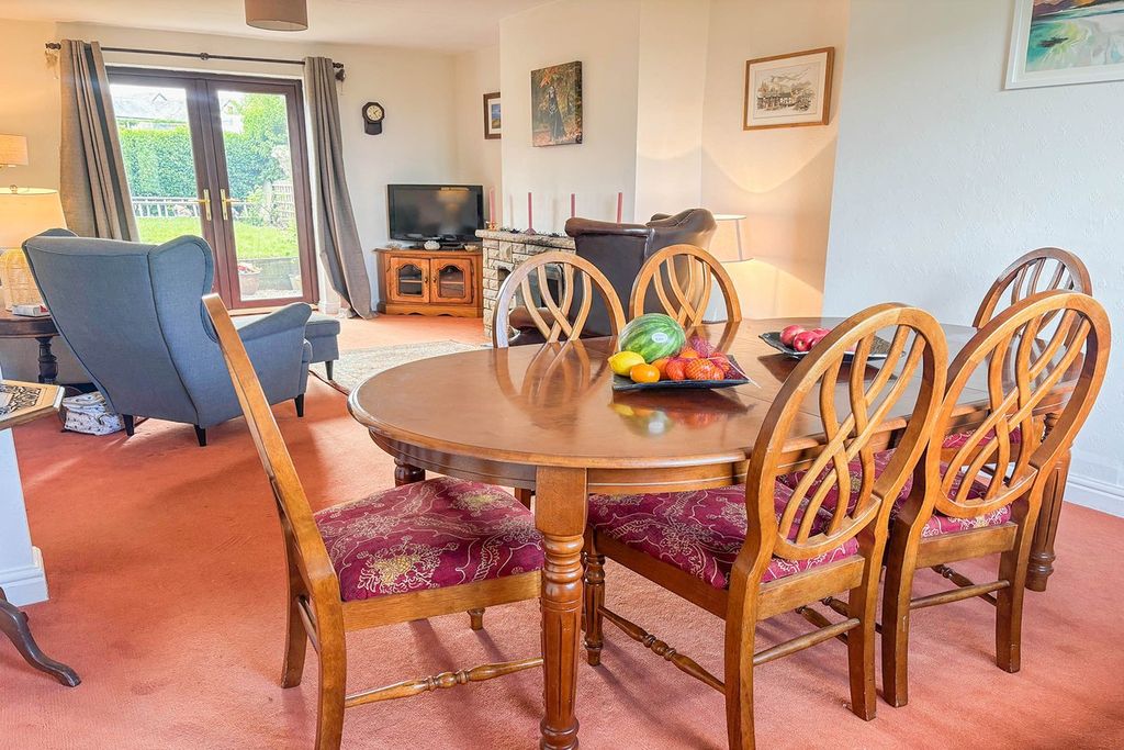 Property photo 3 of 24 Dining Lounge