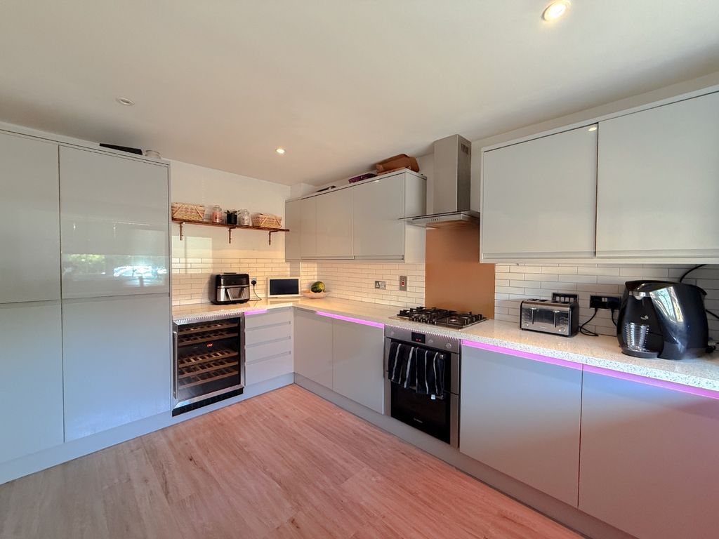 Property photo 2 of 17 5297622