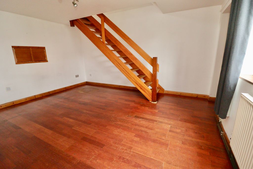 Property photo 3 of 10 Img_9603