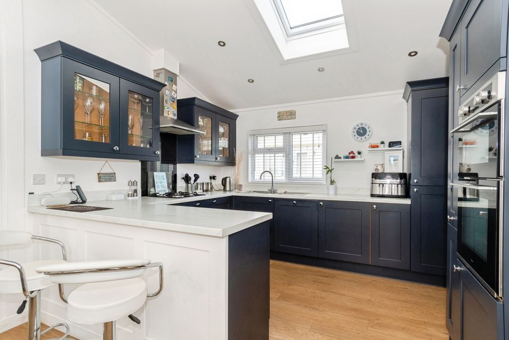 Property photo 3 of 17 Pbox-Img.Jpg