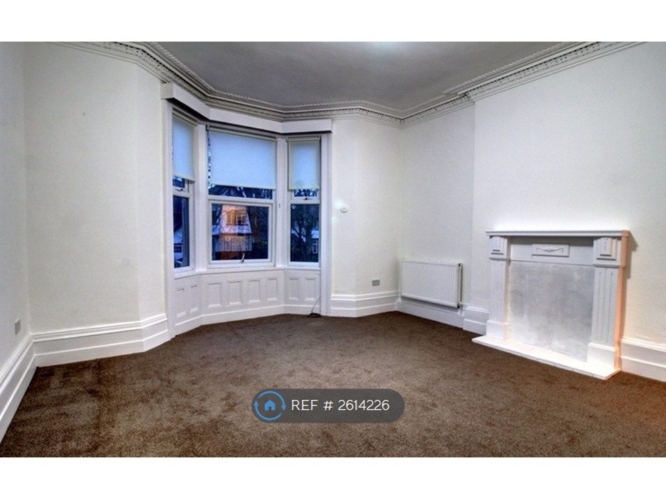 Property photo 2 of 14 Livingroom