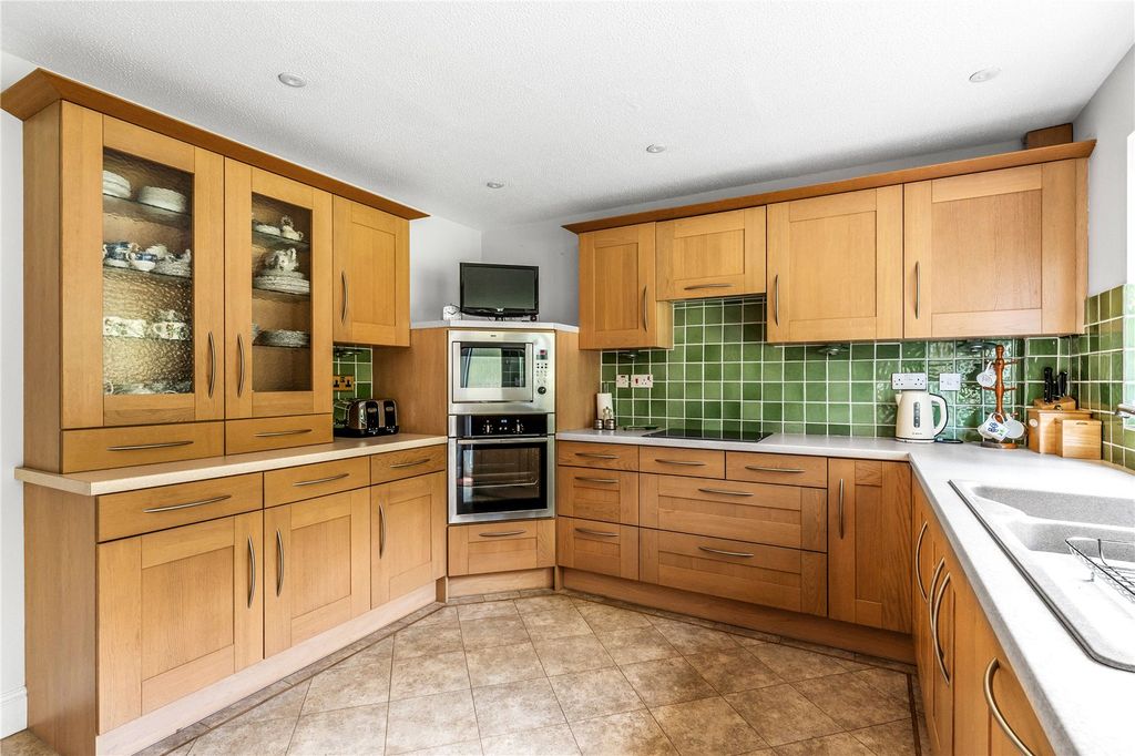 Property photo 3 of 20 Kitchen