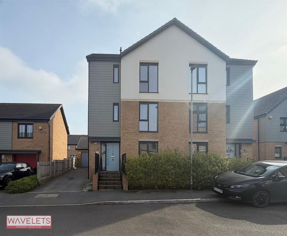 Property photo 1 of 15 Garage