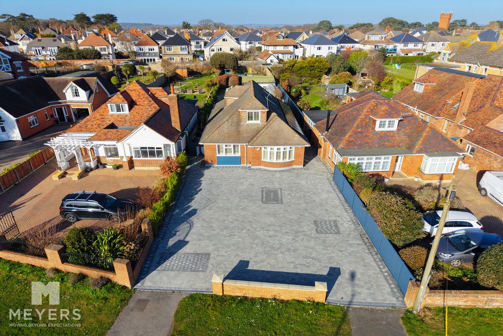 Property photo 2 of 27