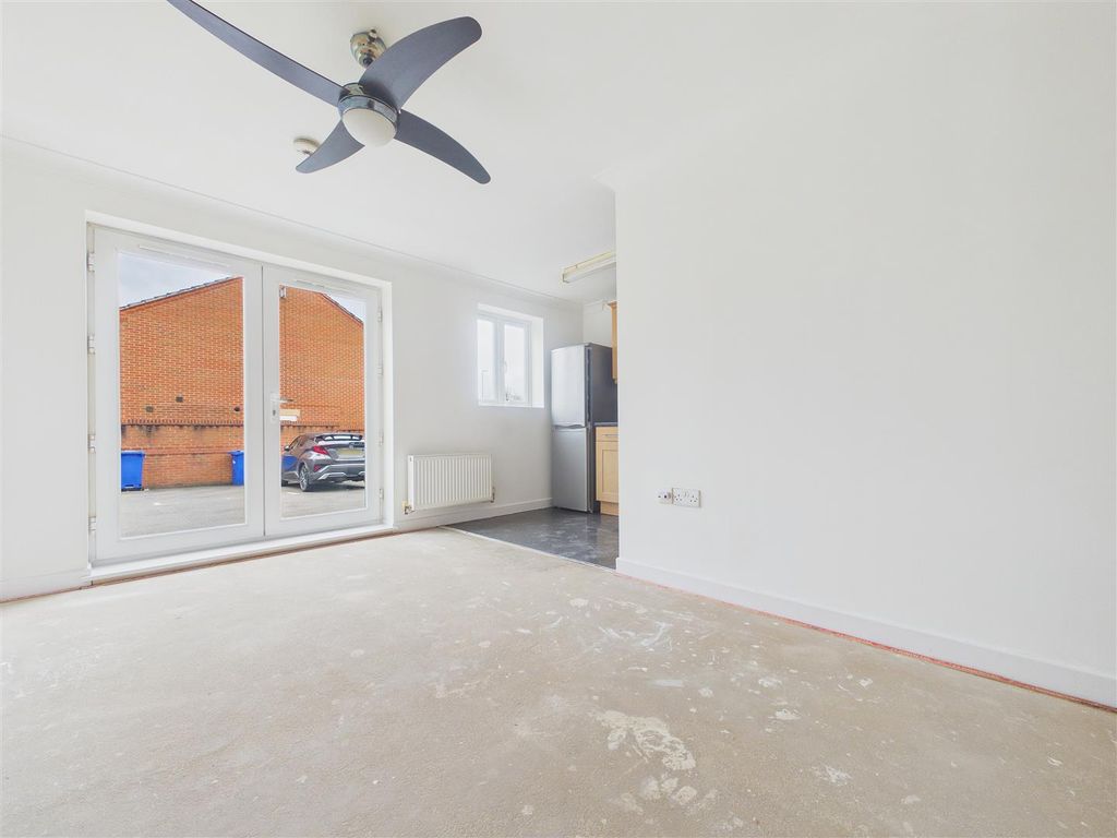 Property photo 2 of 8 Cam01407G0-Pr0104-Still001.Jpg