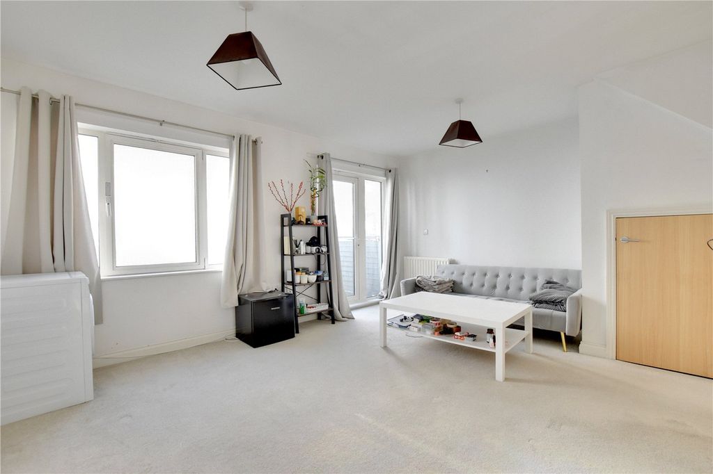 Property photo 2 of 15 Picture No. 16